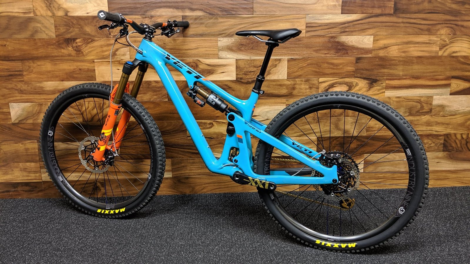 2019 YETI SB130 CARBON TURQ 29"